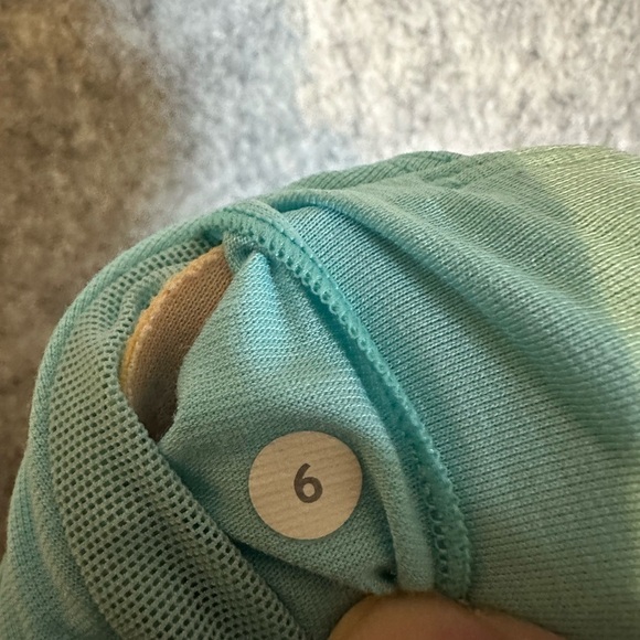 Lululemon Tone It Tank - Size 6 - Picture 6 of 6